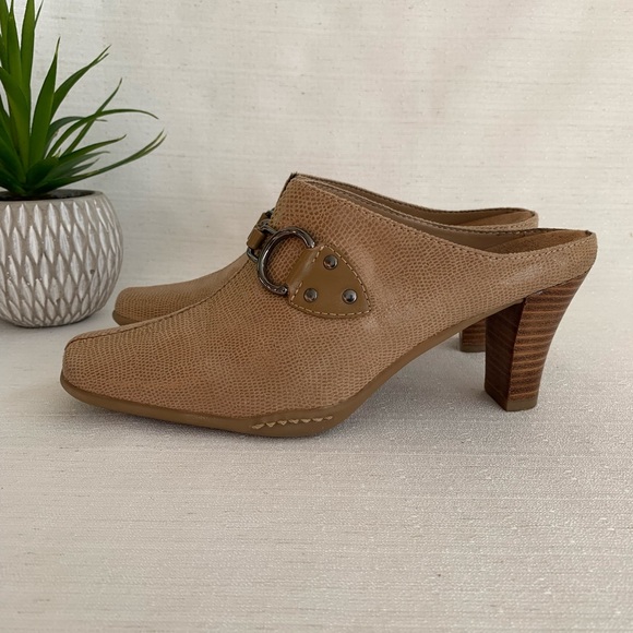 Aerosoles Cinch Worm Tan Snakeskin Heeled Mules Woman’s 8M - Picture 3 of 12